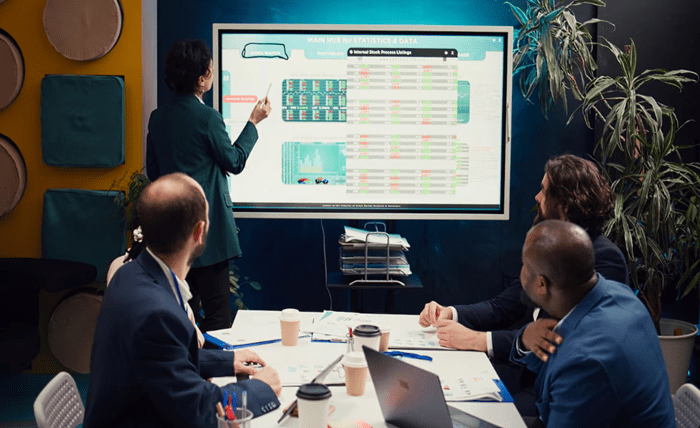 Time-tracking software dashboard; Productivity analytics and team efficiency graph